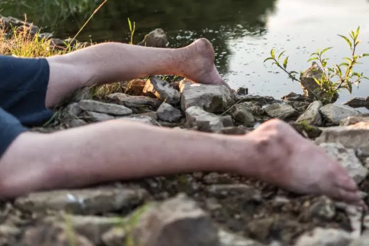 Warga Sukaraja Bogor Digegerkan oleh Mayat Telanjang Tersangkut di Sungai