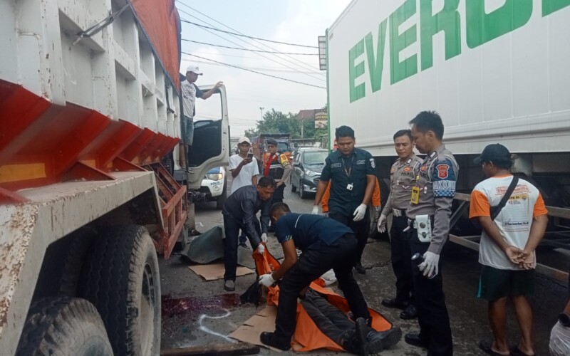 Gagal Nyalip Truk, Pemotor Tewas Terlindas di Cileungsi