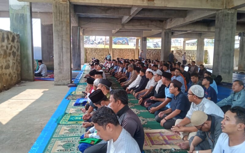 Keren, Warga Gunung Sindur Bangun Masjid Besar secara Swadaya