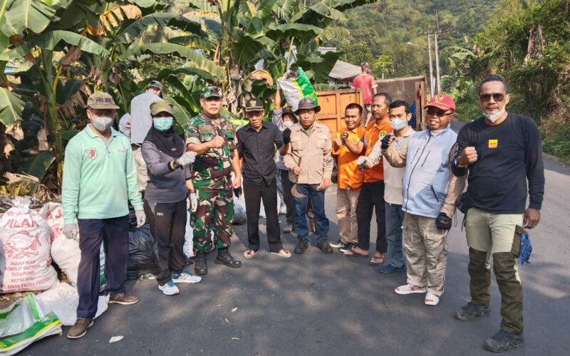 Ada Sampah Liar Menumpuk, Kades Gelar Gerakan Cibening Bersih