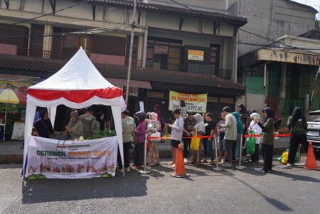 Merdeka dari Sampah Plastik, Sharp Greenerator Gelar Aksi Gerebek Pasar Bogor-Suryakencana 
