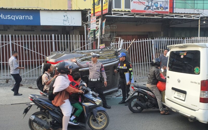 Diduga Tidur Singkat, Satu Unit Mobil Pajero Sport Alami Kecelakaan