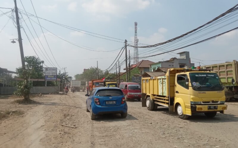 Nestapa Warga Lumpang Parung Panjang Bogor Ditengah Puncak Kemarau, Lintasi Jalan Hancur, Alami Hujan Debu Setiap Hari
