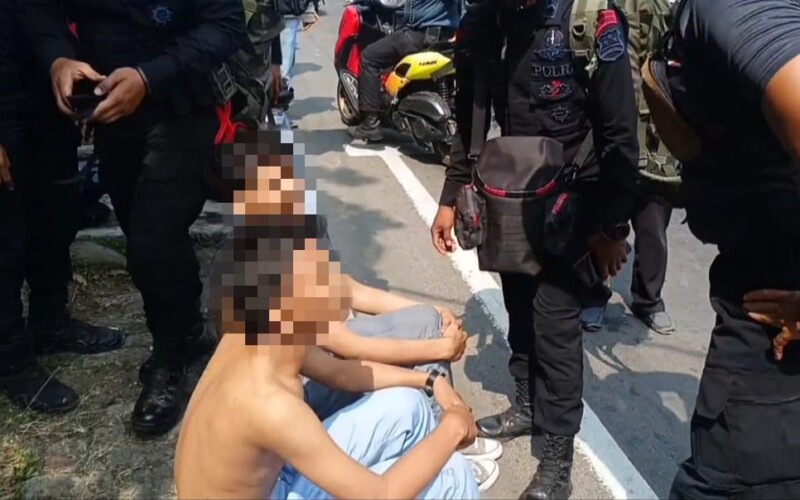 Diduga Hendak Tawuran di Jalan Raya Bogor-Jakarta, Dua Pelajar Diamankan Brimob