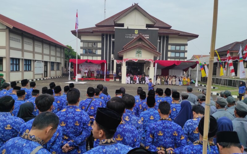 Upacara Pengibaran Bendera Merah Putih 17 Agustus 2024 di Kecamatan Pamijahan Berlangsung Penuh Khidmat