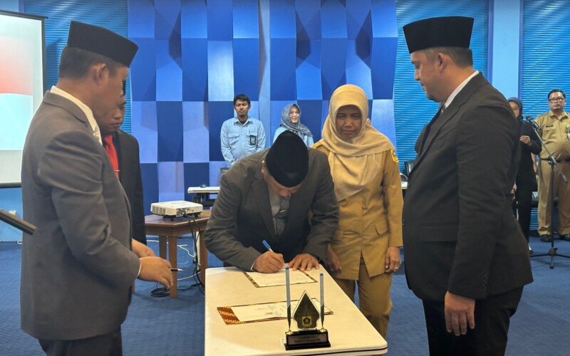 Pj Bupati Lantik Direktur Operasional Perumda Air Minum Tirta Kahuripan