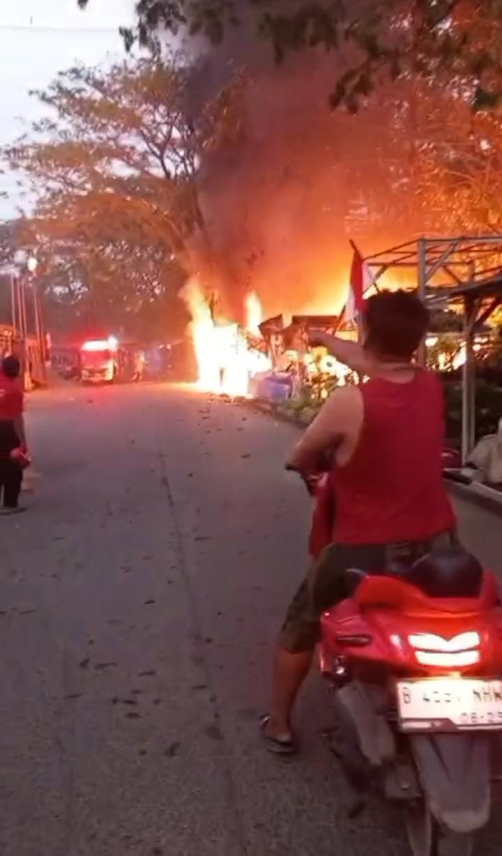 Enam Lapak PKL di sentralen Parungpanjang Terbakar, Begini penampakannya