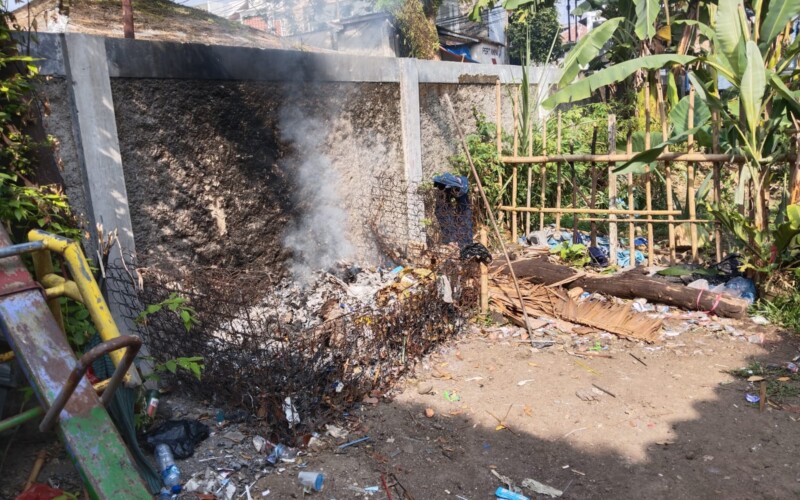Sampah Dibakar di Halaman Kantor Kecamatan Leuwiliang , AJPLI itu Bukan Solusi