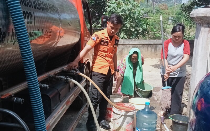 Alami Kekeringan, Ribuan Warga Jonggol Krisis Air Bersih