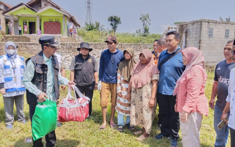 Warga yang Terdampak Puting Neliung Terima Bantuan dari Pemkab Bogor