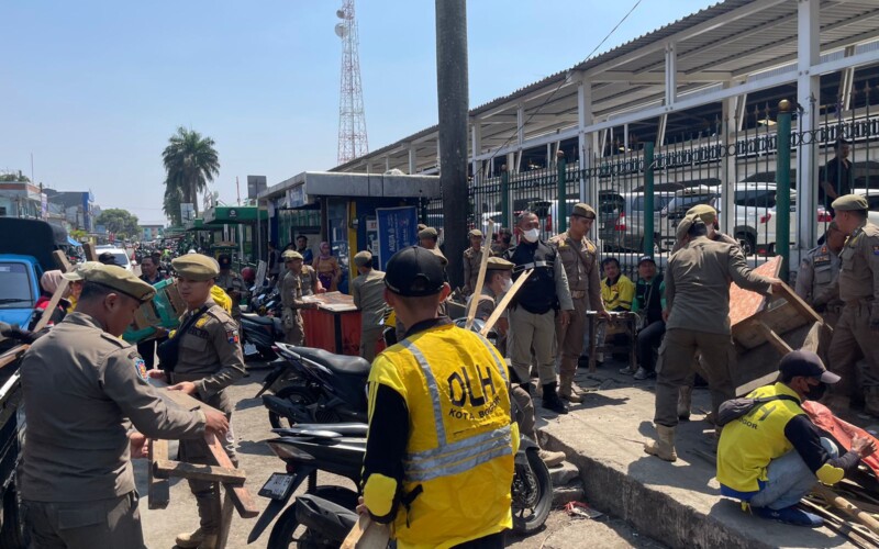 Satpol-PP Kota Bogor Tertibkan PKL, Parkir Liar dan Gepeng Jalan Mayor Oking