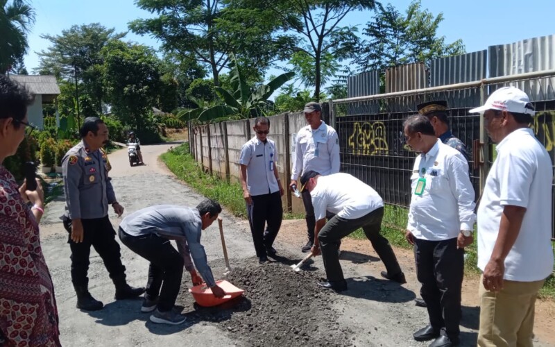 Jalan di Desa Curug ini Akhirnya Merasakan Diguyur Duit Bankeu