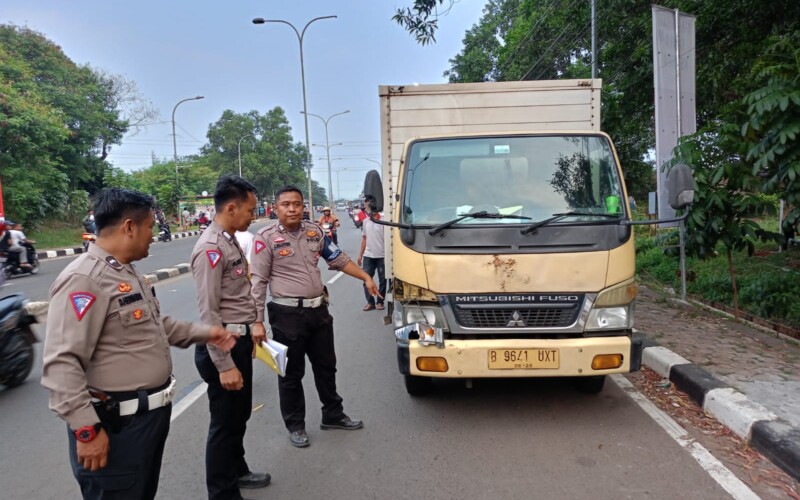 Lompat usai Nebeng Truk, Anak di Gunung Putri Tewas Tertabrak