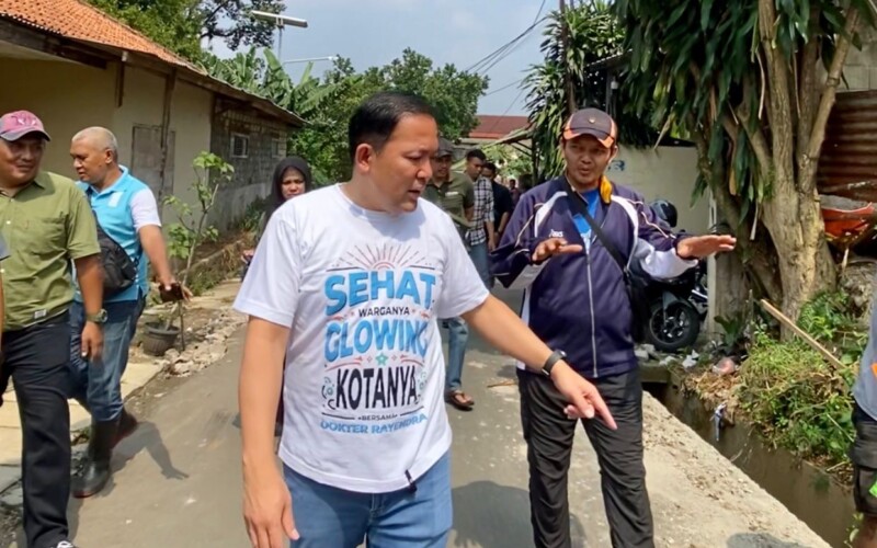Blusukan ke Kampung Rau, Dr. Rayendra Eka Soroti Kondisi Infrastruktur yang Memprihatinkan