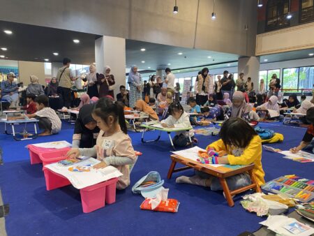 Serunya Lomba Mewarnai Bersama Koh Dennis Lim