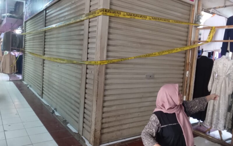 Kios di Pasar Cicangkal yang Dibobol Maling Dipasang Garis Polisi