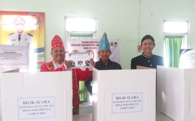 Unik, Pemilihan Ketua RW di Rumpin Gunakan Pakaian Adat