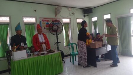 Unik, Pemilihan Ketua RW di Rumpin Gunakan Pakaian Adat
