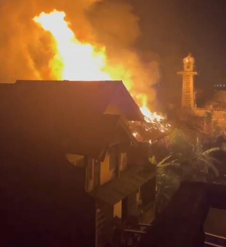Diduga Akibat Konsleting Listrik, Rumah di Kebon Kelapa Hangus Terbakar