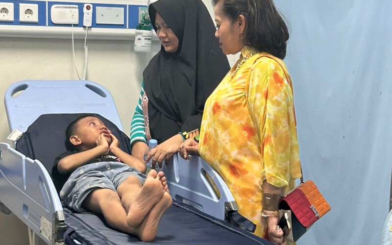 Komitmen Berikan Pelayanan Melli Darsa antar Bocah yang Terjatuh Terbentur Batu