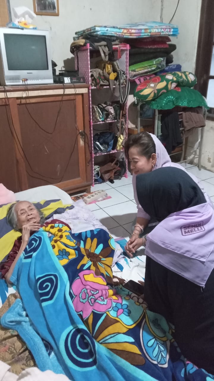 Jumpa dengan Nenek berusia 100 Tahun, Melli Darsa Minta restu jadi Wakil walikota Bogor 2024.
