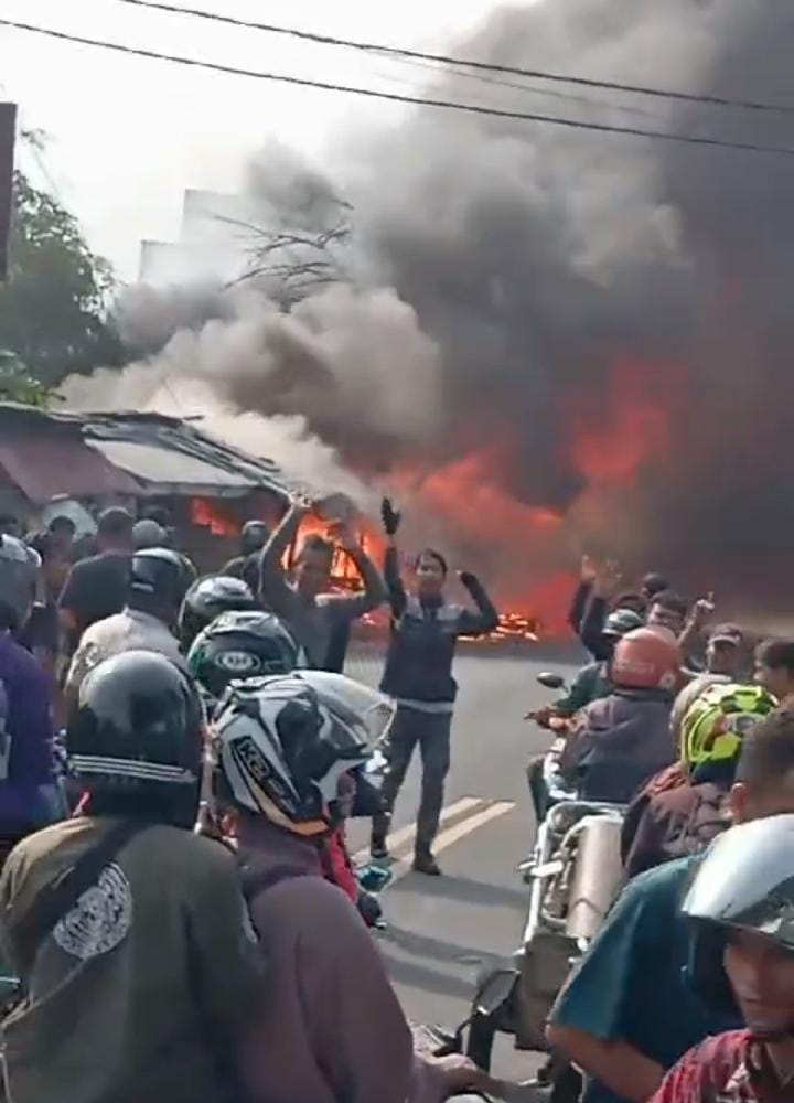 Dampak Kebakaran di Wilayah Tajur, Lima Unit Motor Terbakar