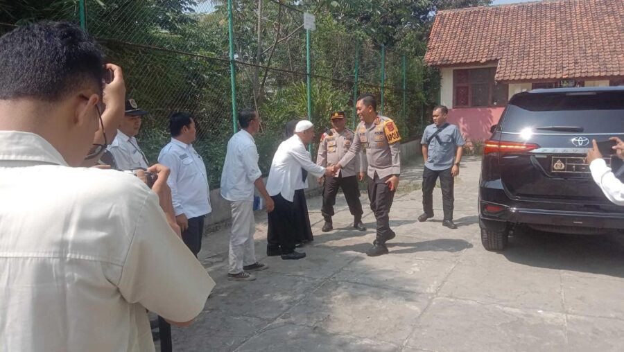 Gencarkan Program Presiden, Polres Bogor Bagikan Makan Bergizi Gratis di Sekolah