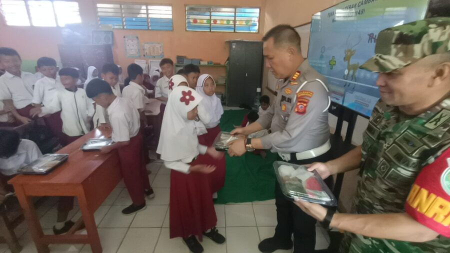 Dukung Program Pemerintah, Polresta dan Kodim Bagikan Makan Siang Bergizi di SDN Kebon Kopi