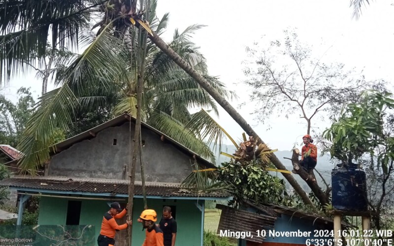 Desa Sukajaya Jonggol Dihantam Bencana, Puluhan Rumah Hancur
