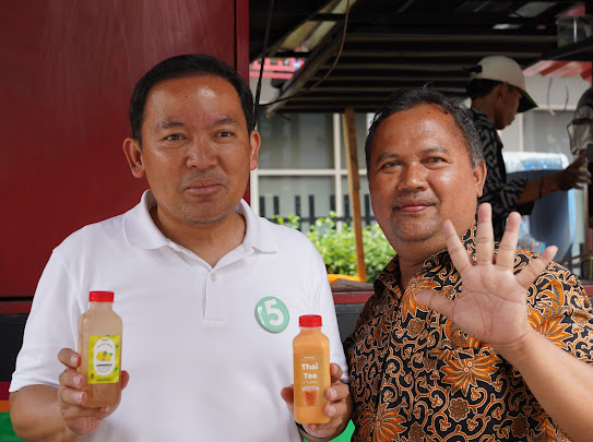 Blusukan ke Surken, Dokter Rayendra Borong Stan UMKM di Gang Aut