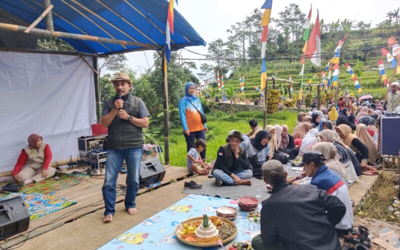 Syukuran Pembangunan Jalan, Warga kampung legok muncang kebon alas: Terimakasih Junaedi.