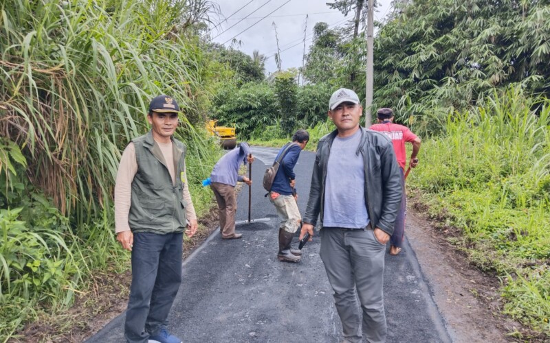 Pemdes Cibitung Kulon Serap Bankeu 2024 dengan Pengaspalan di Dua Kampung
