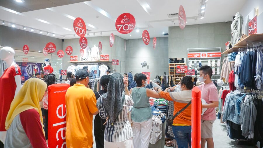 Belanja Untung Diskon Hingga 80 Persen di Year Ens Midnight Sale Cibinong City Mall