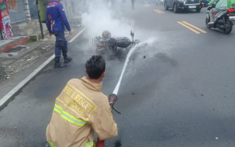 Sebuah Sepeda Motor Terbakar di Bogor, Diduga Akibat Kebocoran Gas LPG