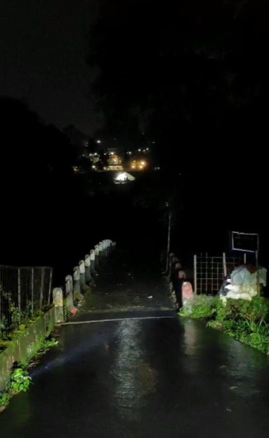 Hujan Deras Kawasan Puncak Dilanda Bencana Banjir Bandang, Tanah Longsor Hingga Jembatan Terputus