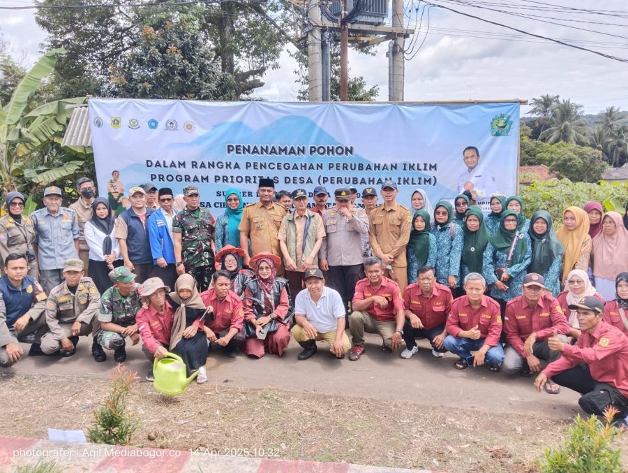 Mitigasi Krisis Iklim, Pemdes Cibitung wetan Hijaukan Ruang Terbuka Hijau