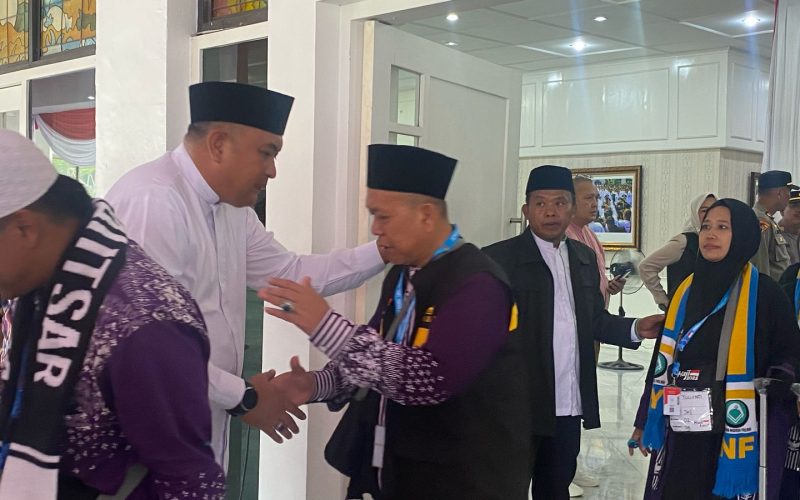 Bupati Bogor Berangkatkan Ratusan Jamaah Haji Kloter Kedua Kabupaten Bogor