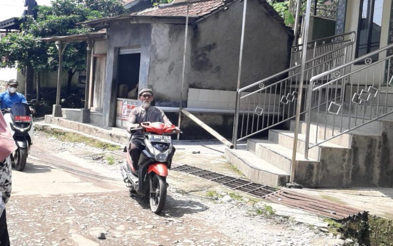 Jalan Rusak di Parungpanjang Dikeluhkan Warga, Ini Alasannya