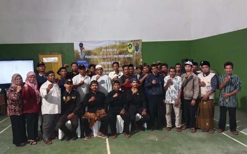Pelatihan Pengembangan Kapasitas Kelompok Tani di Desa Parakanmuncang
