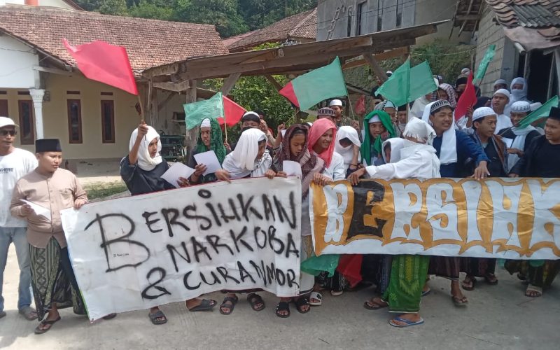 Puluhan Santri Kampung Nungga Herang Gelar Aksi Basmi Narkoba