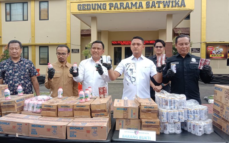 Polisi Bongkar Minuman Susu Kadaluarsa, Pemilik Toko Diamankan