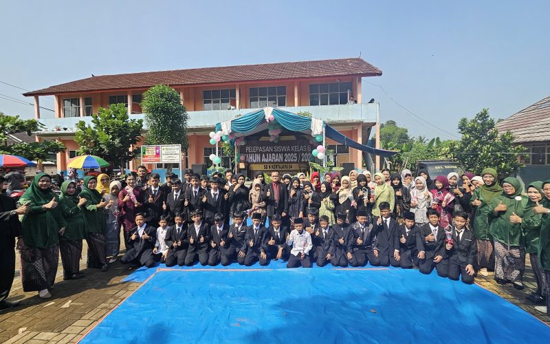 Perpisahan Murid Kelas 6 SDN Kertajaya 04 Rumpin, Atribut Siswa Dilepas Guru