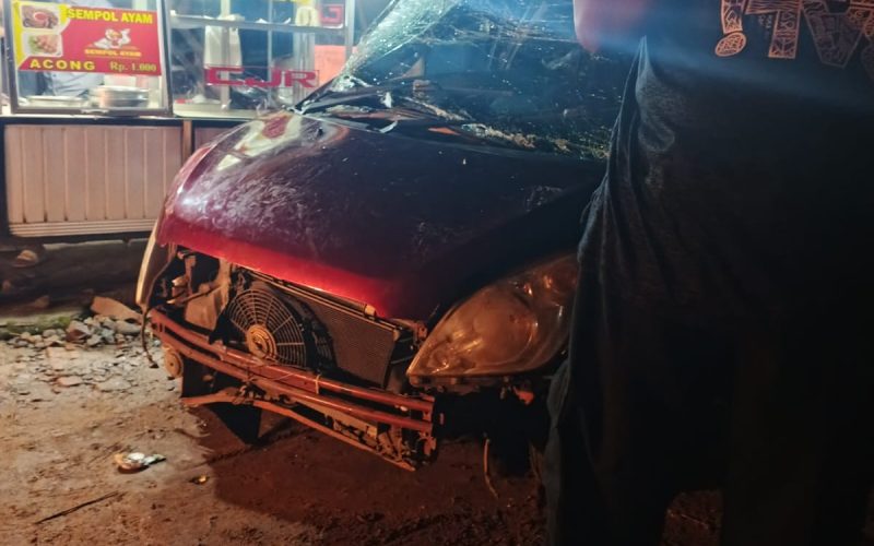 Sempat Terseret 30 Meter, Minibus Tertabrak Kereta Comuterline di Tenjo Bogor