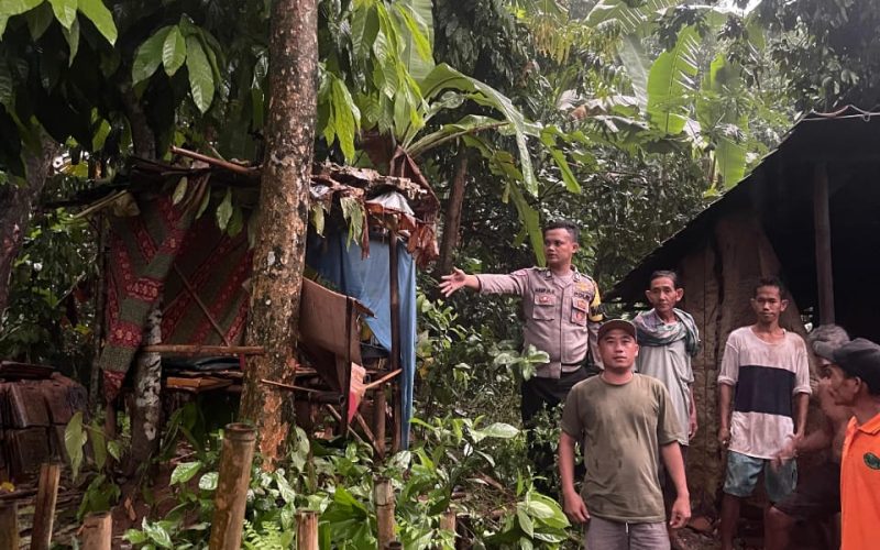 Lagi Main Saung-Saungan, Seorang Pelajar Tewas Tersambar Petir