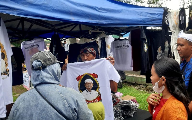 Jelang Gubernur Jawa Barat Datang ke Parungpanjang. Pedagang Atribut KDM Terjual