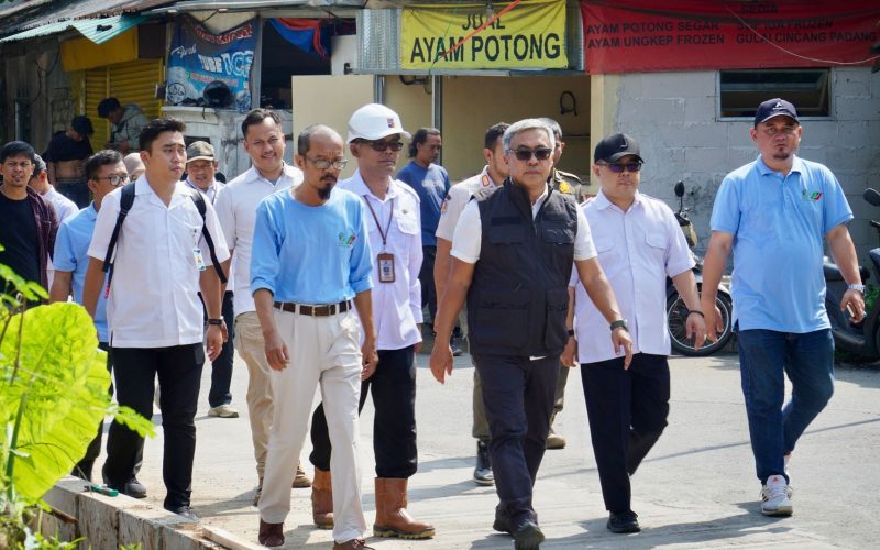 Denny Mulyadi Tinjau Proses Pelebaran Jalan Pasar Jambu Dua