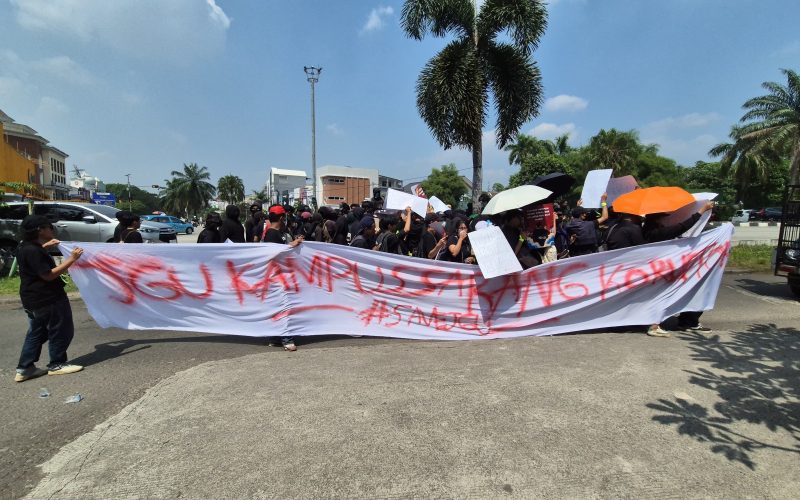 Puluhan Mahasiswa JGU Gelar Aksi Demo Tuntut Tranparansi KIP-K