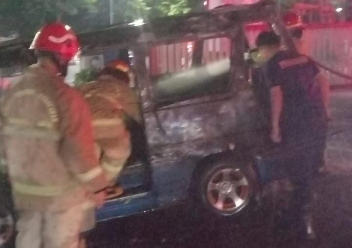 Angkot di Leuwiliang Terbakar Gegara Konsleting Aki, Sopir Terluka
