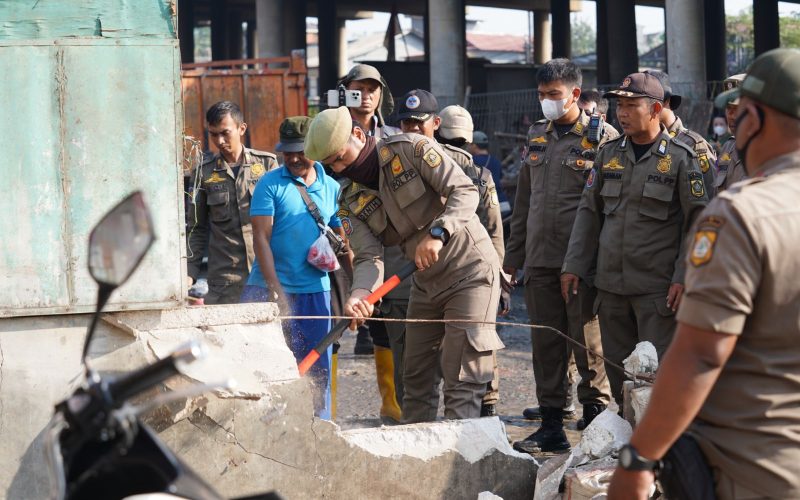 115 Lapak Liar PKL di Flyover Cibinong Dibongkar Satpol PP Kabupaten Bogor