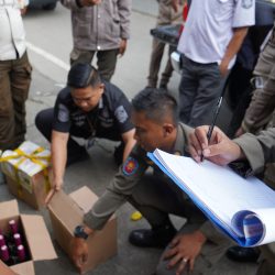 5 Toko di Ciawi Kena Razia, 657 Botol Miras Tak Berizin Diamankan Satpol PP Kabupaten Bogor